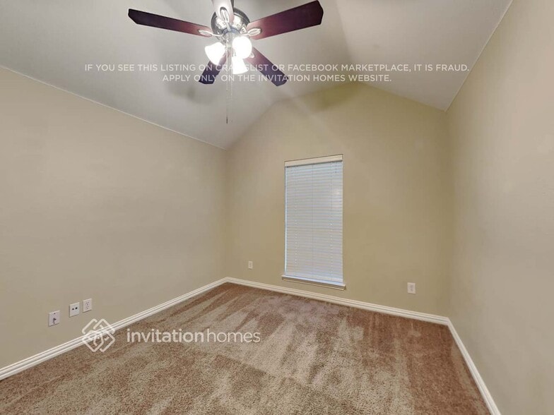 Building Photo - 2206 Kingsley Dr