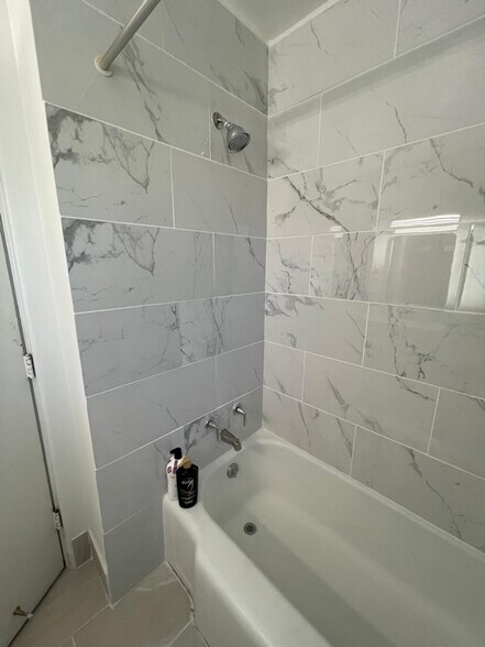 Building Photo - 2804 Truman St NE