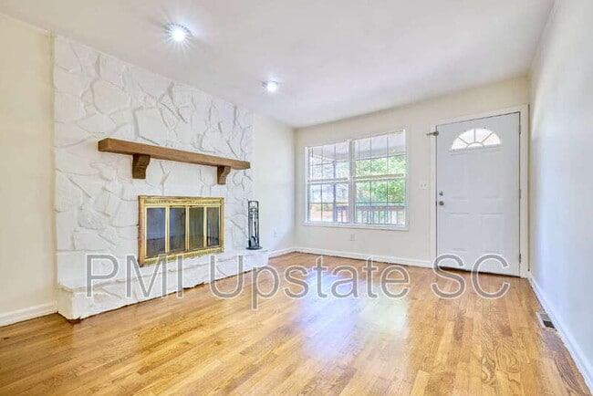 Building Photo - 28 Pine Grove Ln