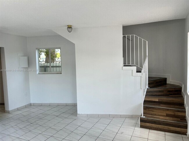 Building Photo - 751 Flagami Blvd