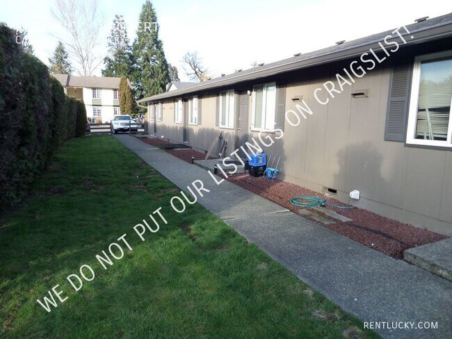 Building Photo - 218 3rd Ave SW