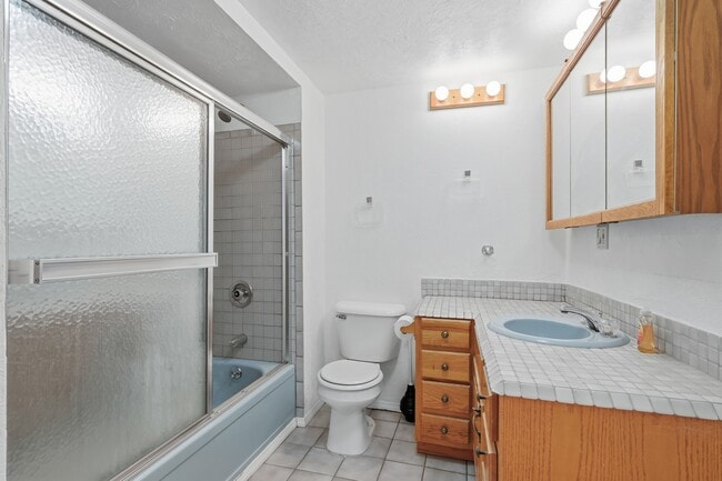 Building Photo - 122 Helena Cir
