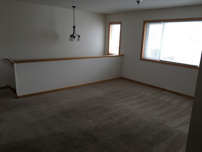 Building Photo - 108 Oriole Path