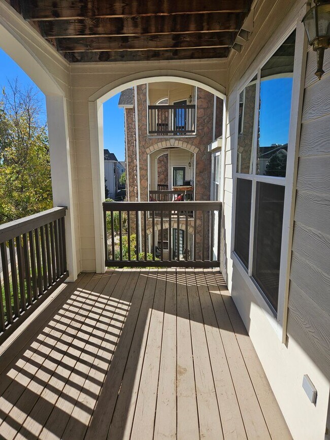 Building Photo - 2 bed 1.5 bath 2nd floor Condo.