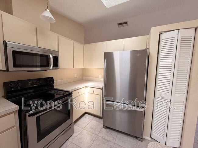 Building Photo - 25043 Palisade Rd