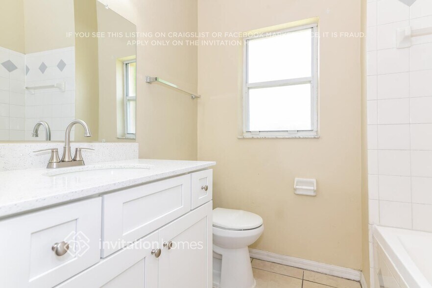 Building Photo - 855 Berwick Dr