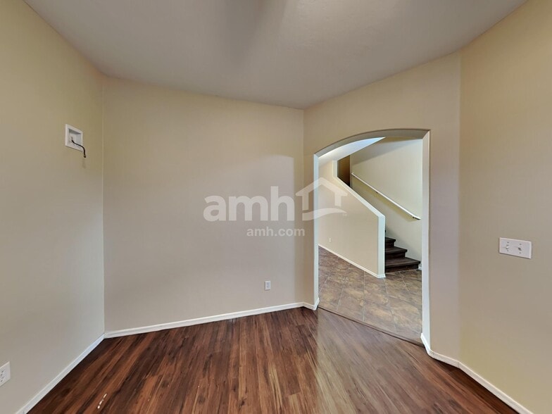 Building Photo - 7592 W Ranchers Dr