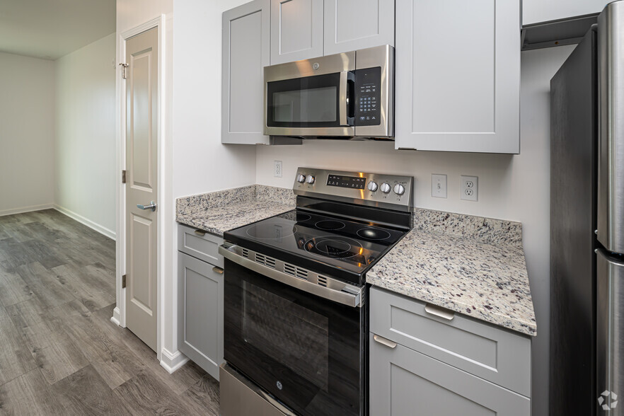 1BR, 1BA - 621SF - Kitchen - Apartments at Andover