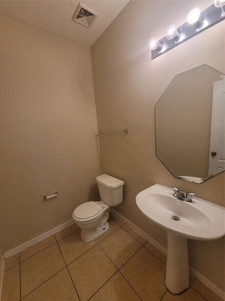 Building Photo - 17211 Brookhollow Grove Ct