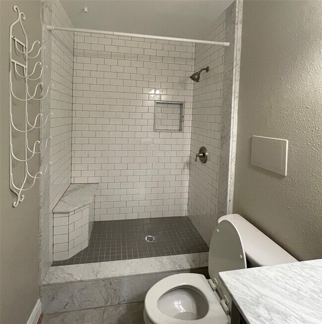 Building Photo - 5000 Milwee St