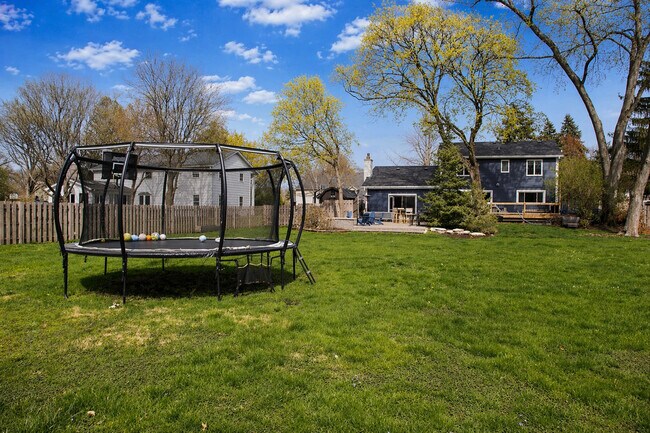 Building Photo - 2S316 Arrowhead Dr