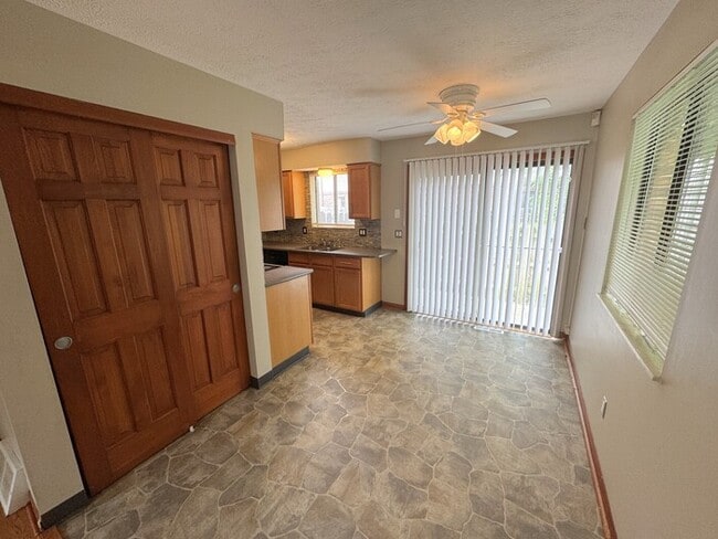 Building Photo - 3090 Highcliff Ct