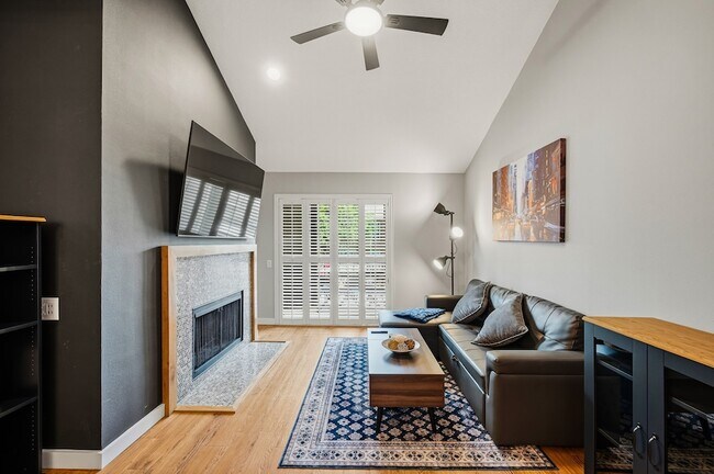 Building Photo - 1860 White Oak Dr