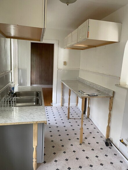 Building Photo - 1764 E Johns Ave