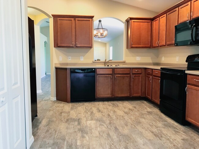 Building Photo - Beautiful 3 Bedroom 2 Bath for Rent in Spring Hill!