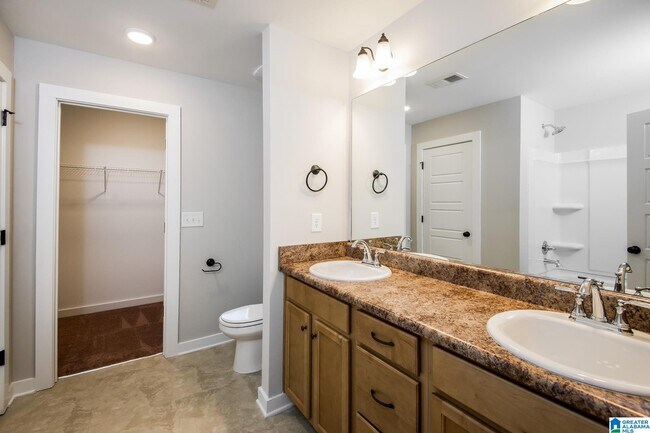 Building Photo - 875 Maple Trce