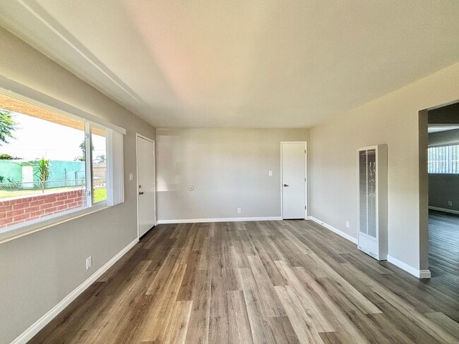 Building Photo - 920 W Cedar Ct