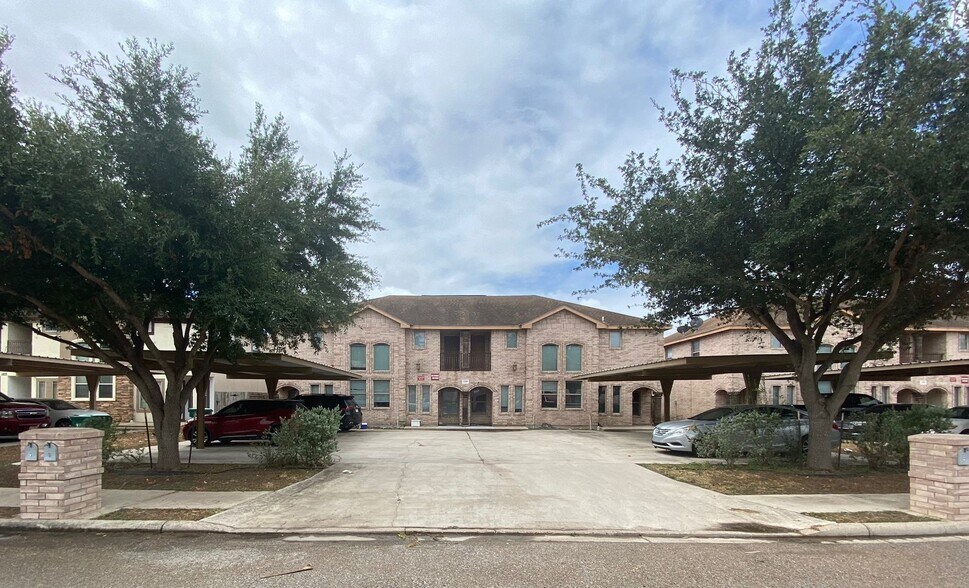 Building Photo - 1202 W Kiwi Ave