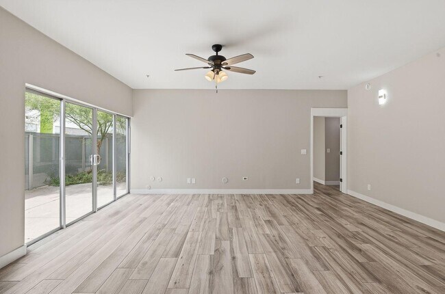 Building Photo - 1111 W University Dr