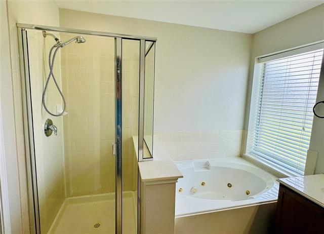 Building Photo - 428 Welch Dr