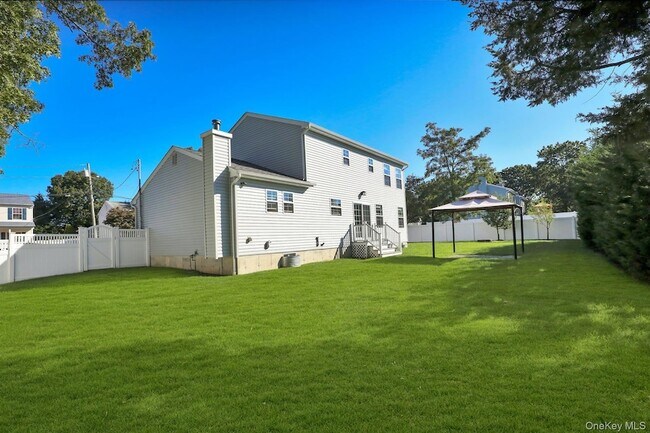 Building Photo - 32 Delamere St