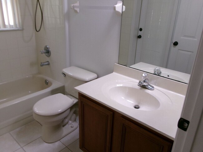 Building Photo - 12415 Lake Valley Dr
