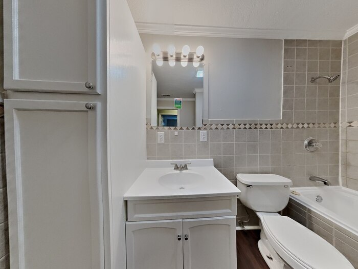 Building Photo - 4418 Windsor Rd