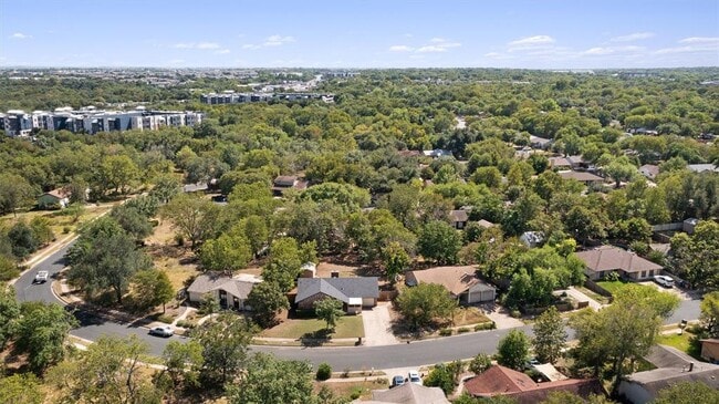 Building Photo - 325 Heartwood Dr