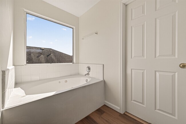 Building Photo - 15910 Clayton Bend Dr