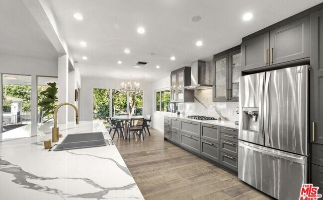 Building Photo - 4678 White Oak Ave