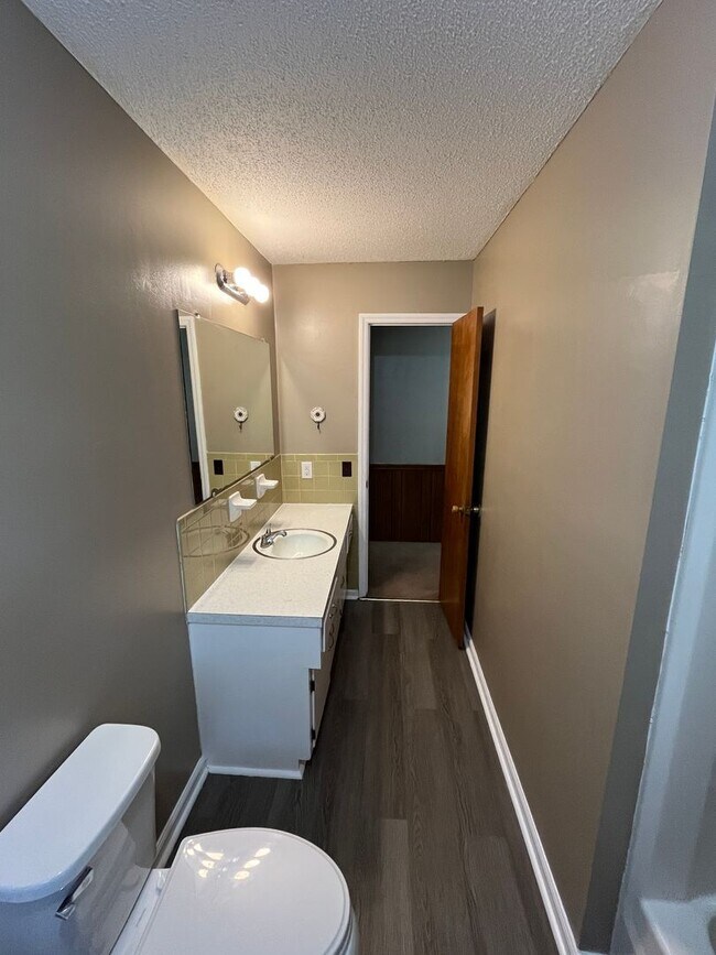 Building Photo - Spacious 4-Bedroom 3-Bathroom Brick Home in Arcadia Area