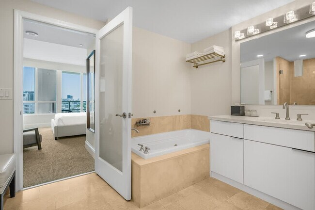 Building Photo - 4401 Collins Ave