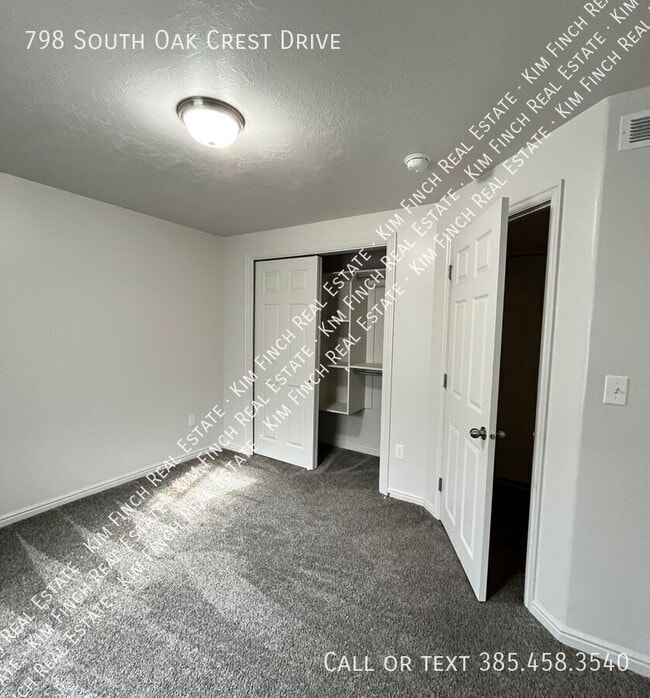 Building Photo - 798 S Oak Crest Dr