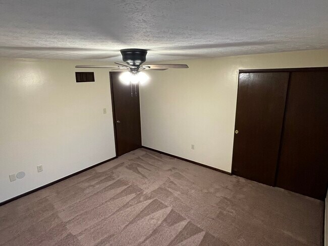 Master bedroom - 3197 Cedar Grove Pl S