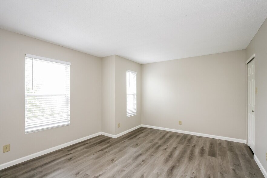 Building Photo - 6336 Alonzo Dr