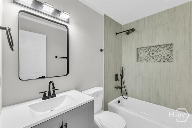 Building Photo - 131 Pointe S Dr