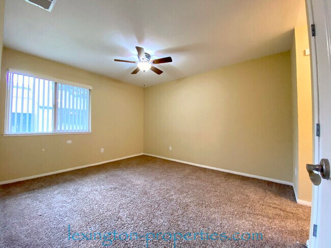 Building Photo - Stunning, 2Bed/2Bath, Condo Home with Views! ***Move-In Special!