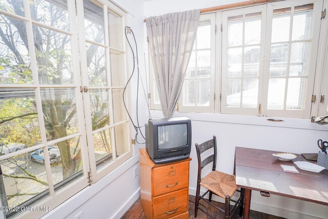 Building Photo - 140 Broad St