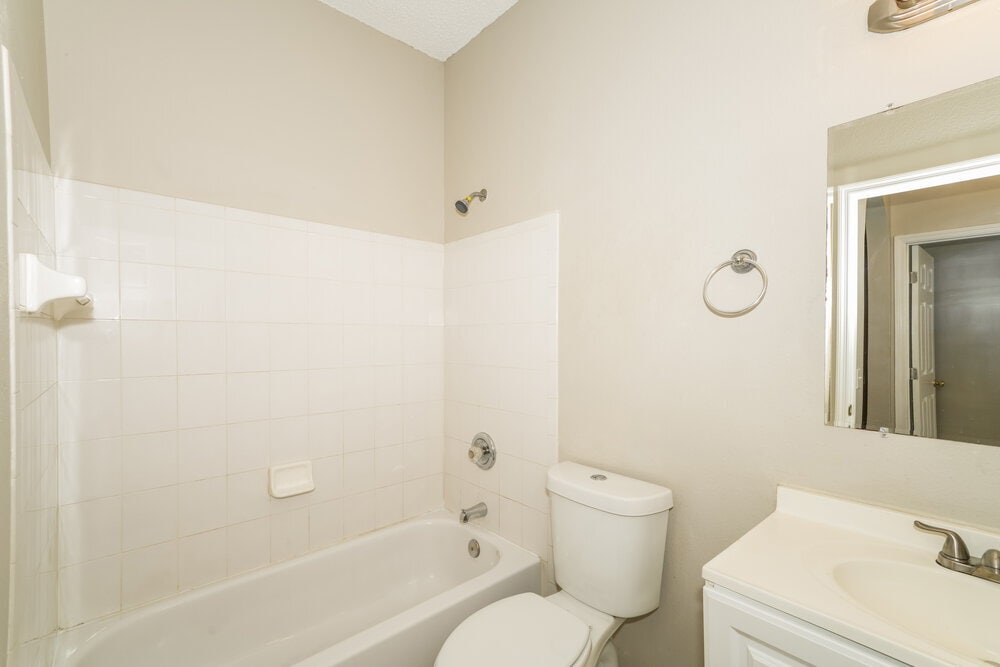 Building Photo - 18217 Brookpark Dr