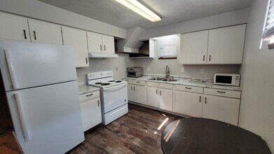 Building Photo - 908 1st St
