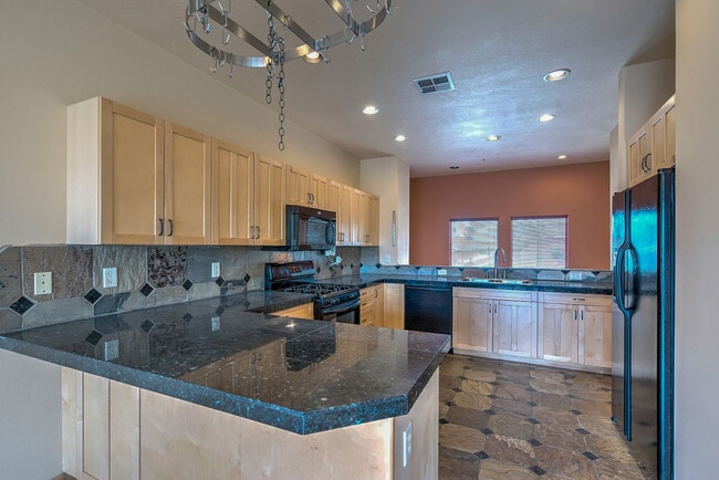 Building Photo - Gorgeous, Custom 4 bed, 3 bath Pet-Friendl...