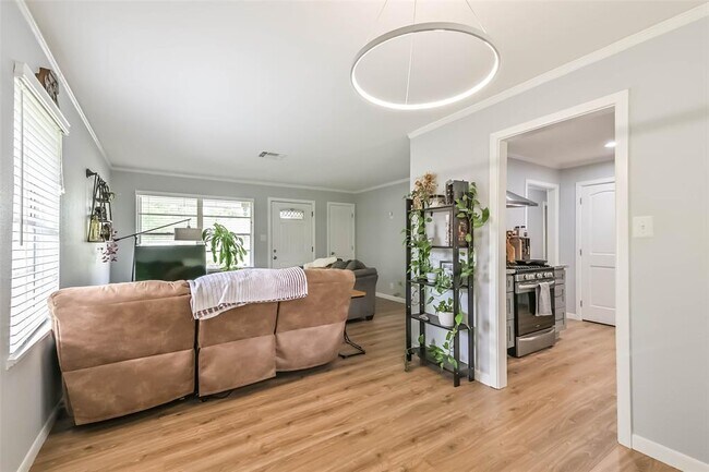 Building Photo - 10414 Woodwind Dr