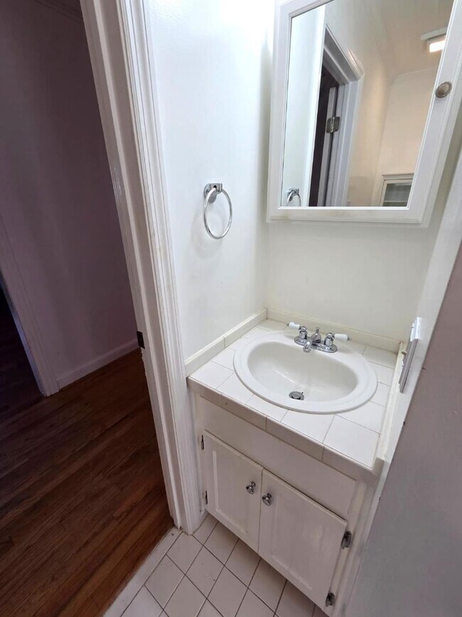 Building Photo - 310 7th St