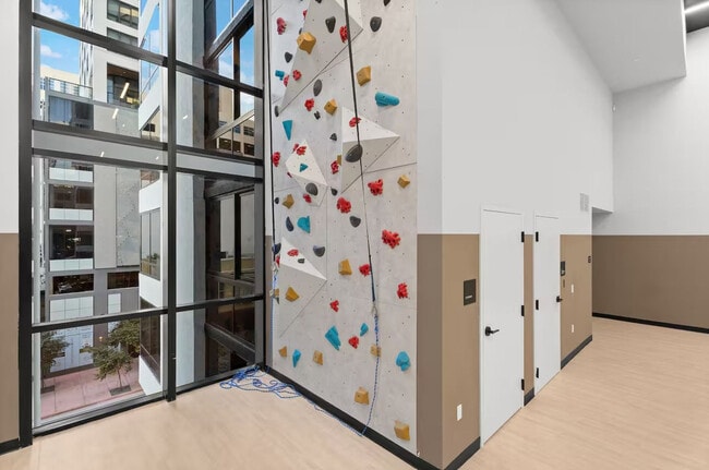 Building Photo - 225 N Miami Ave