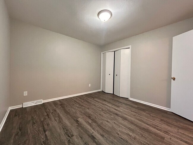 Building Photo - 20th Avenue 8062/8064