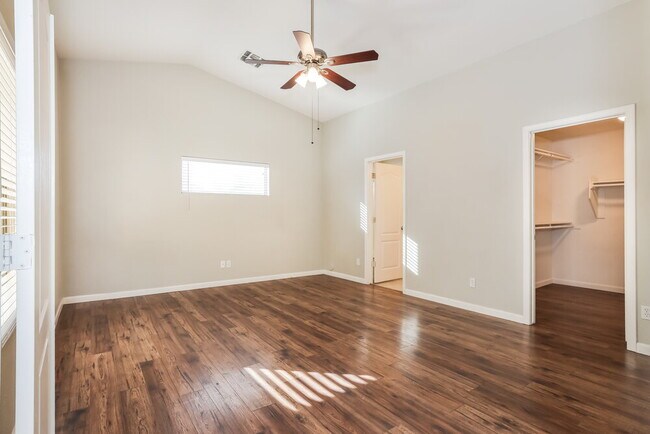 Building Photo - 10919 E Catalina Ave