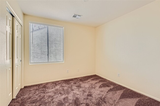 Building Photo - EXQUISITE 3-Bedroom Home - Modern Amenitie...