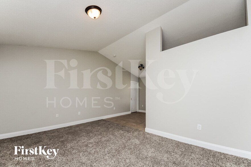 Building Photo - 256 Canterbury Ct