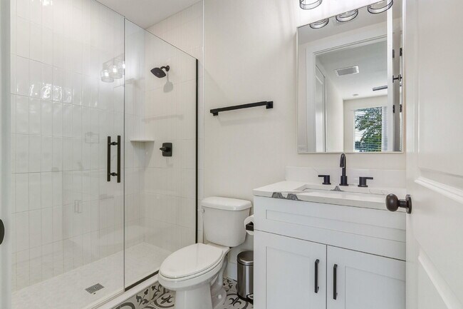 Building Photo - Luxurious 3 Bedroom Condo with Spacious Layout and Prime Location in Tampa, FL!