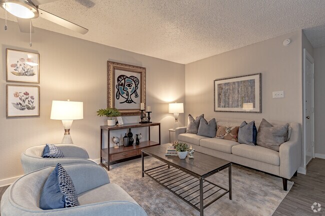 1BR, 1BA - 688SF - Living Room - The Paisley